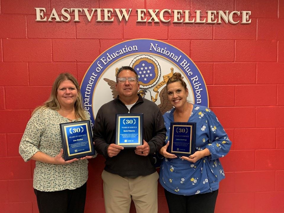 Eastview teachers celebrate 30 years in District 300